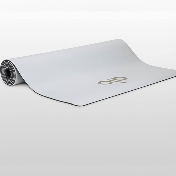Alo Yoga Mat in Gray and Black - Picture 4 of 6